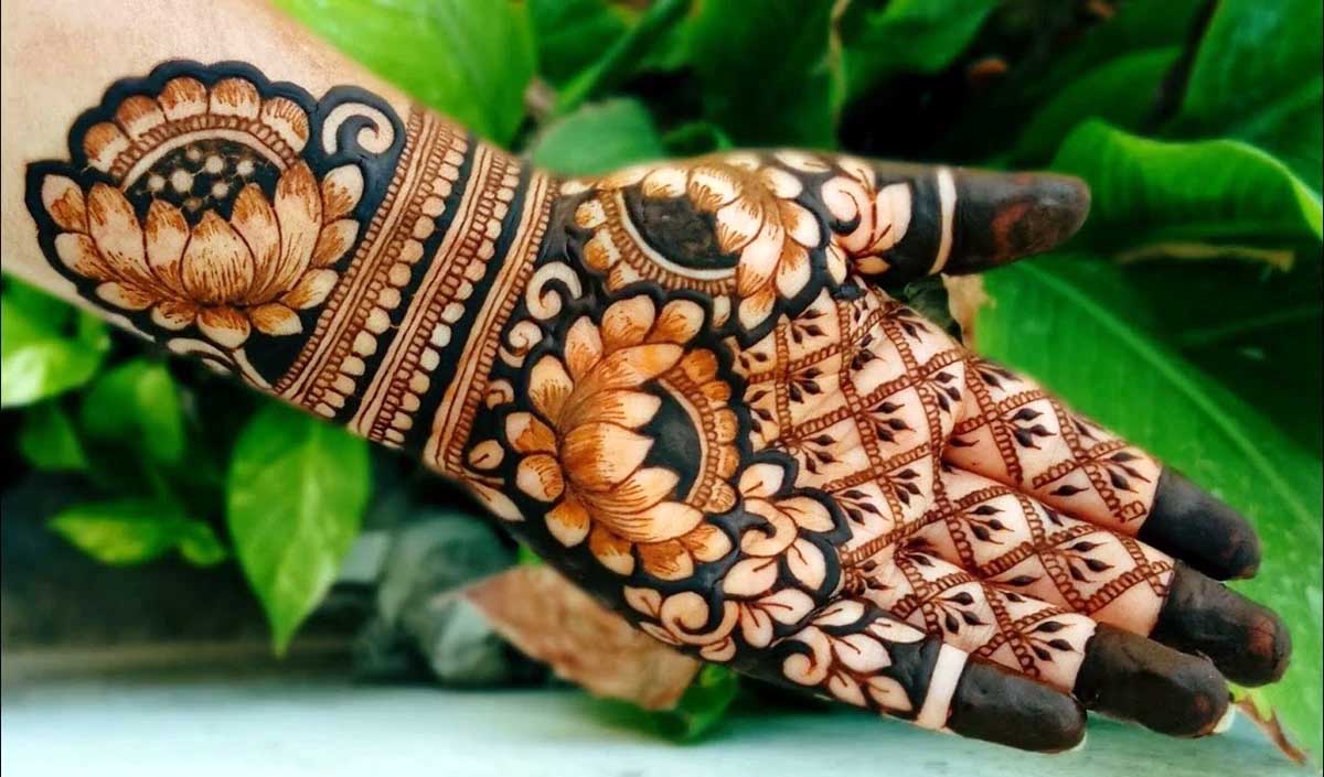 दुनिया का सबसे अच्छा मेहंदी डिजाइन |आसान मेहंदी डिजाइन मेरे साथ सीखें Full  Hand Mehndi karwachauth - YouTube